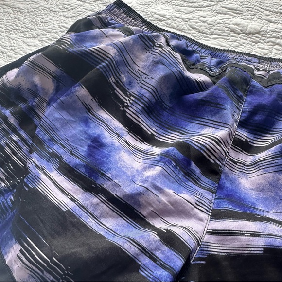 Old Navy Size S Women’s Go Dry Printed Run shorts Purple and Black - Picture 3 of 7
